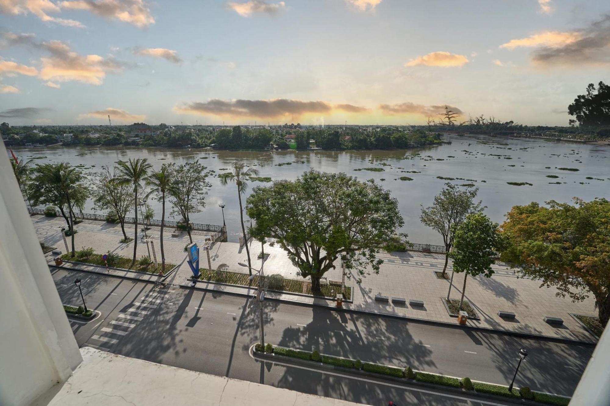 Bcons Riverside Hotel Binh Duong Thu Dau Mot Екстериор снимка