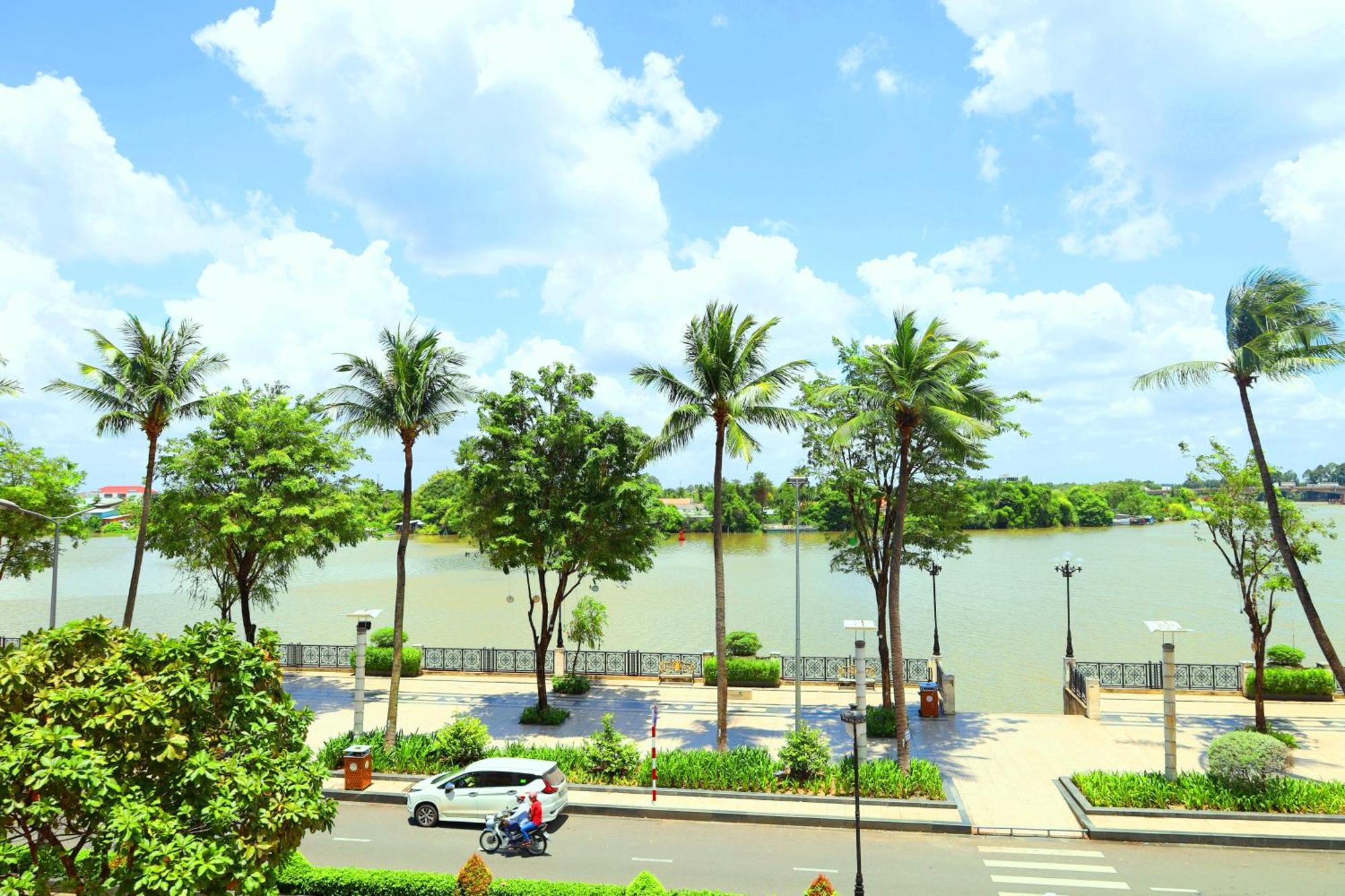 Bcons Riverside Hotel Binh Duong Thu Dau Mot Екстериор снимка