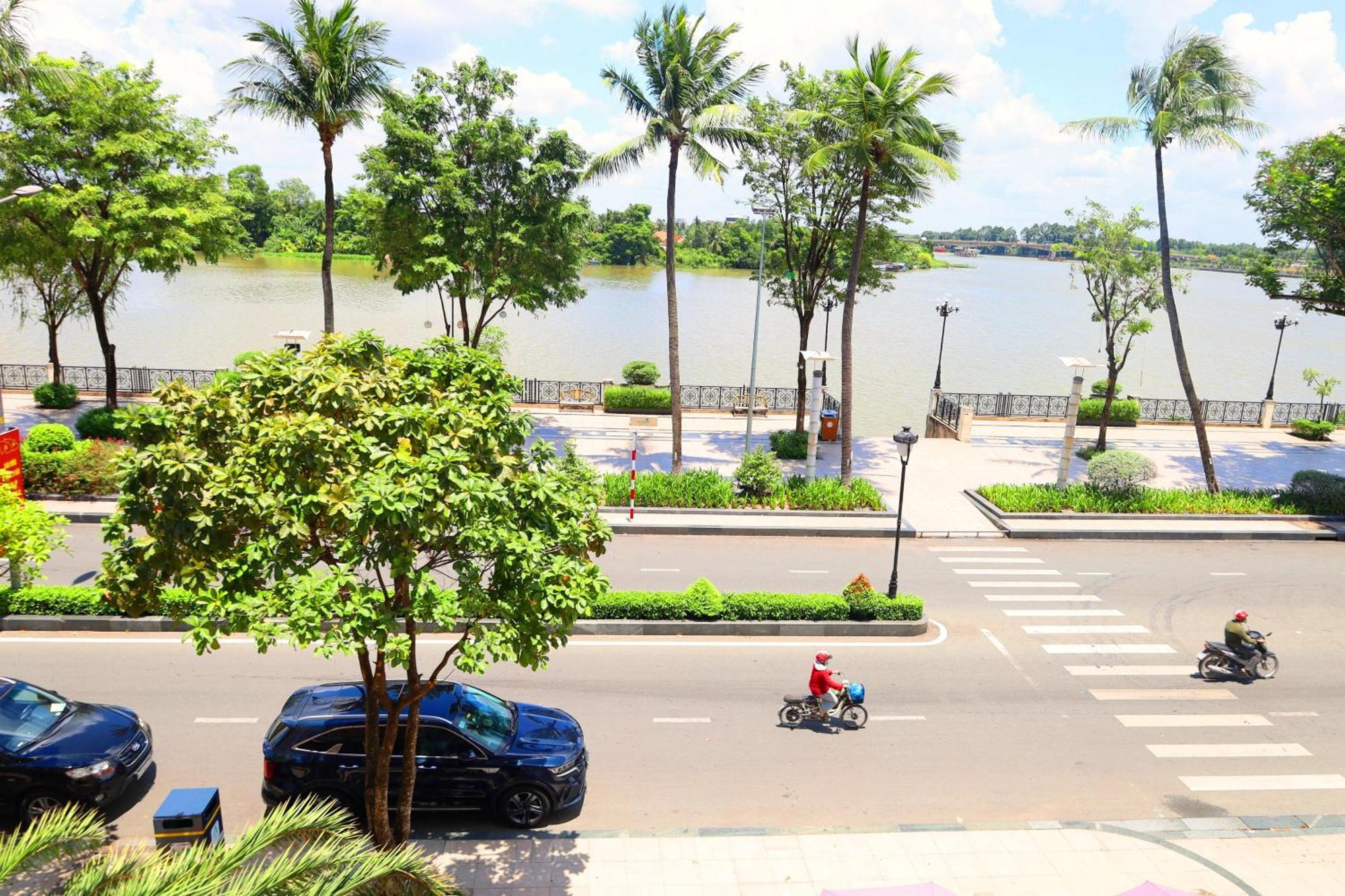 Bcons Riverside Hotel Binh Duong Thu Dau Mot Екстериор снимка