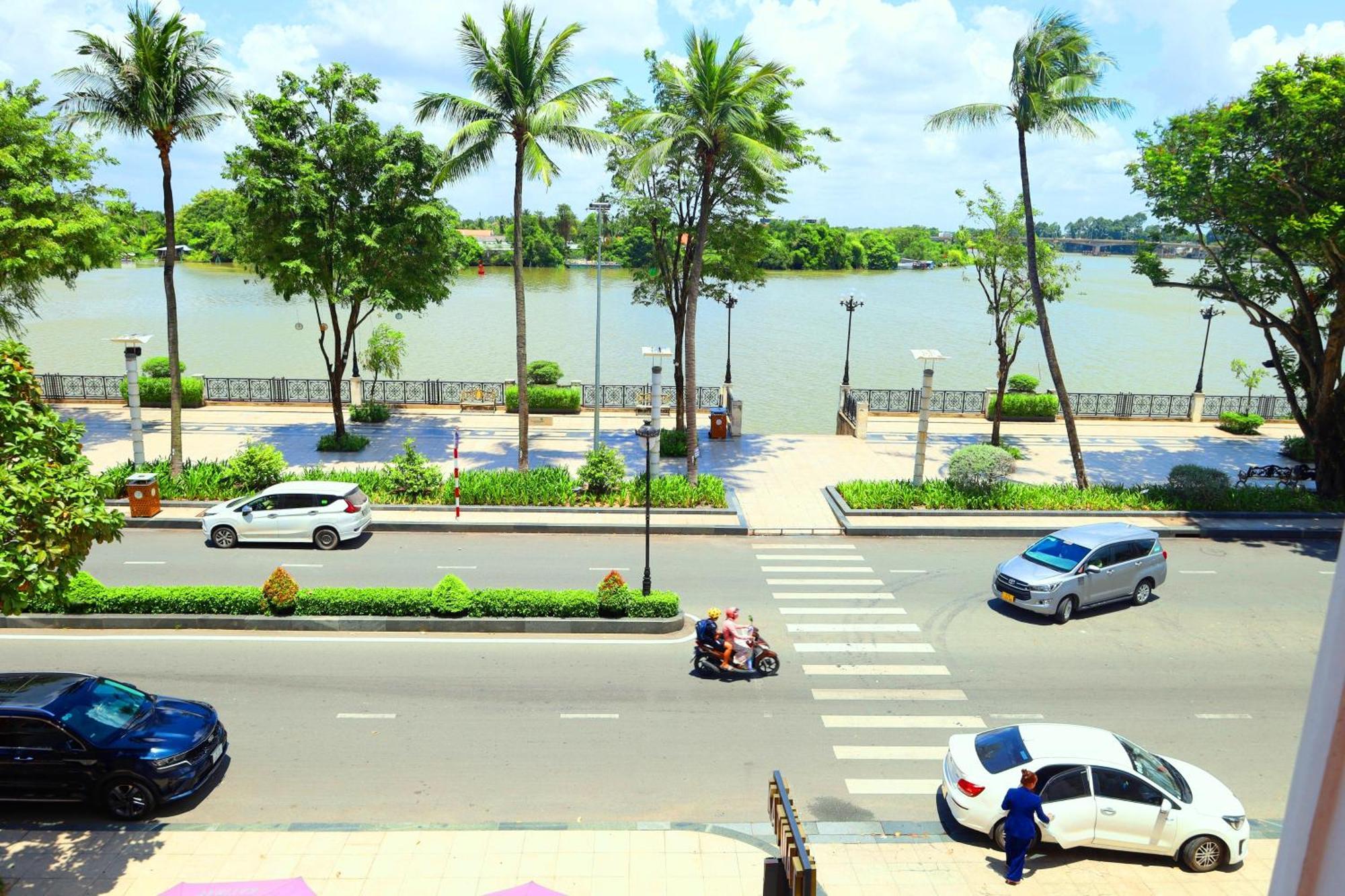 Bcons Riverside Hotel Binh Duong Thu Dau Mot Екстериор снимка